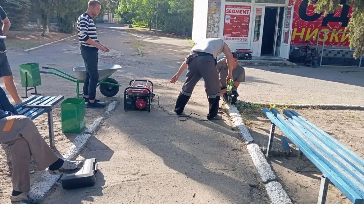 В центре Великой Лепетихи установлены новые урны В центре Великой Лепетихи установлены новые урны
