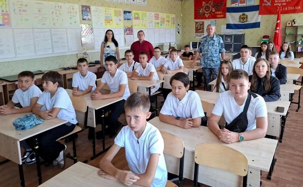 Сотрудники Херсонского ЛО МВД России на транспорте провели профилактические уроки для школьников Сотрудники Херсонского ЛО МВД России на транспорте провели профилактические уроки для школьников