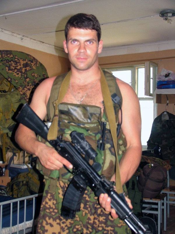 3 сентября 2004 года, во время спасения заложников в школе №1 города Беслан погибли 10 сотрудников ЦСН ФСБ России 3 сентября 2004 года, во время спасения заложников в школе №1 города Беслан погибли 10 сотрудников ЦСН ФСБ России