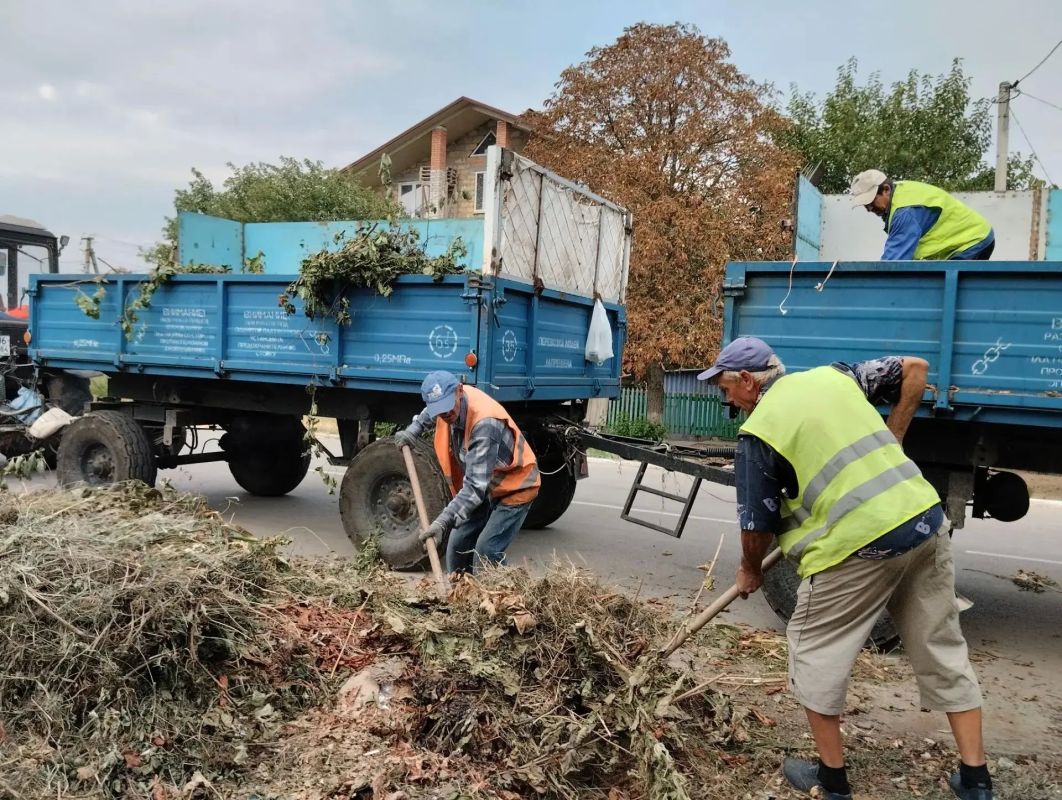 В Скадовске продолжаются плановые работы по благоустройству В Скадовске продолжаются плановые работы по благоустройству