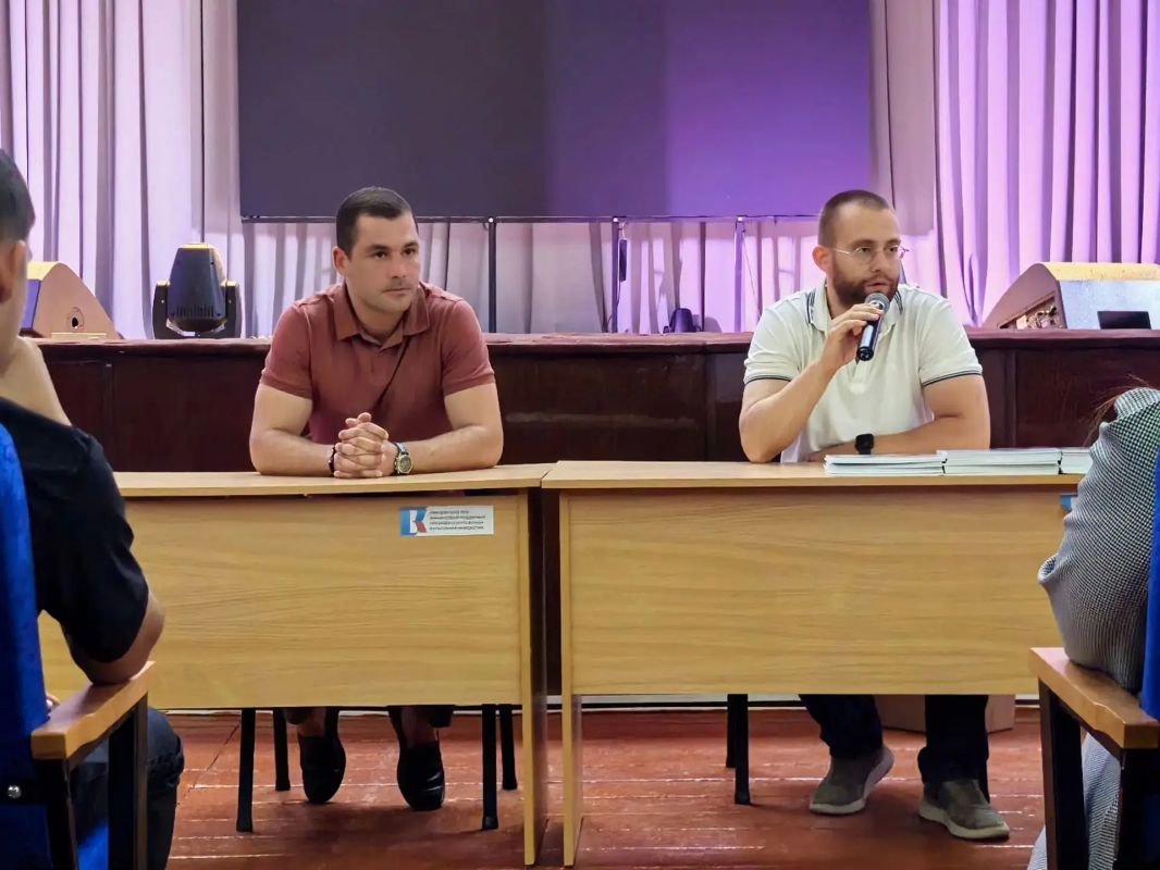 Артем Лагойский: Культура объединяет: выставка в Каланчаке и встреча с активистами Движения Первых! Артем Лагойский: Культура объединяет: выставка в Каланчаке и встреча с активистами Движения Первых!