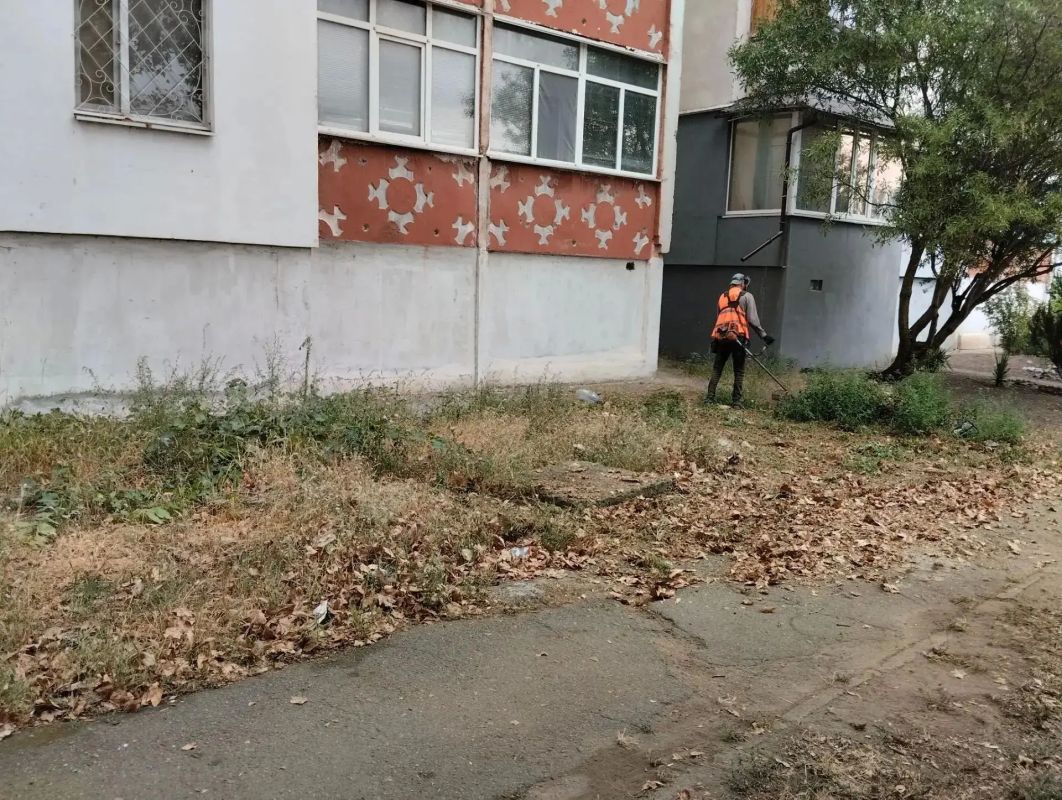 В Скадовске продолжаются плановые работы по благоустройству В Скадовске продолжаются плановые работы по благоустройству