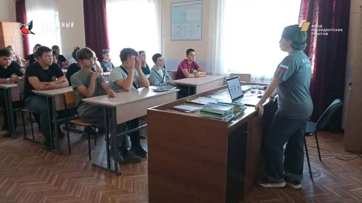 То, чего нельзя забывать.. Команда Молодёжки НФ Херсонской области провела в Геническом строительном колледже лекцию ко Дню солидарности в борьбе с терроризмом То, чего нельзя забывать.. Команда Молодёжки НФ Херсонской области провела в Геническом строительном колледже лекцию ко Дню солидарности в борьбе с терроризмом