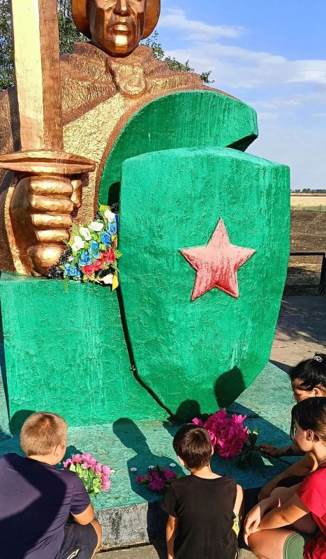 В Красноподольской библиотеке прошло мероприятие «Памяти вечный огонь», посвящённое событиям Второй мировой войны В Красноподольской библиотеке прошло мероприятие «Памяти вечный огонь», посвящённое событиям Второй мировой войны