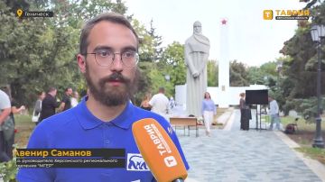 В Геническе у монумента "Скорбящая мать" прошла акция в память о жертвах теракта в Беслане