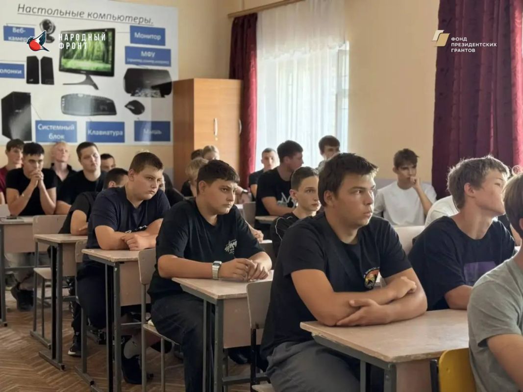 То, чего нельзя забывать.. Команда Молодёжки НФ Херсонской области провела в Геническом строительном колледже лекцию ко Дню солидарности в борьбе с терроризмом То, чего нельзя забывать.. Команда Молодёжки НФ Херсонской области провела в Геническом строительном колледже лекцию ко Дню солидарности в борьбе с терроризмом