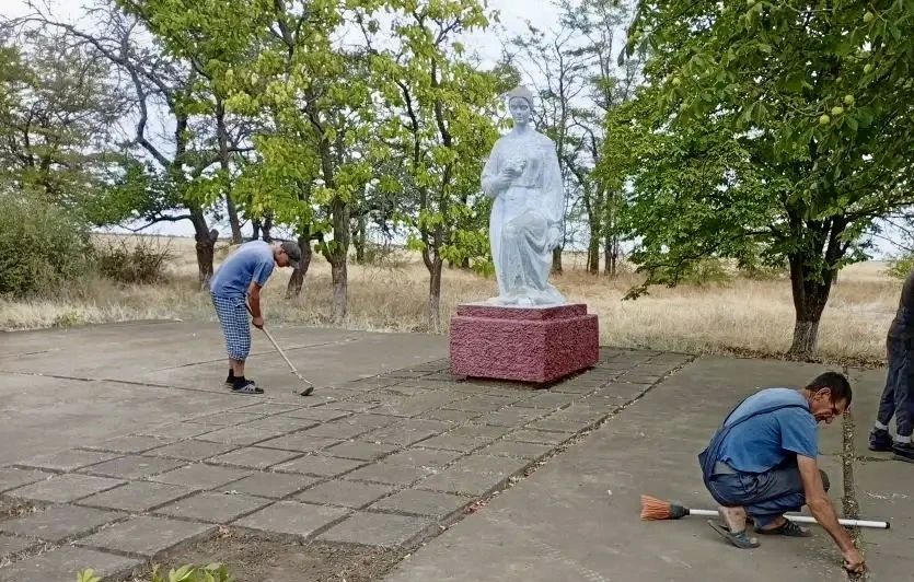 В Горностаевском округе привели в порядок места воинской памяти В Горностаевском округе привели в порядок места воинской памяти