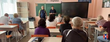 В Каланчакском округе Херсонской области сотрудники Госавтоинспекции провели встречу с педагогами школы