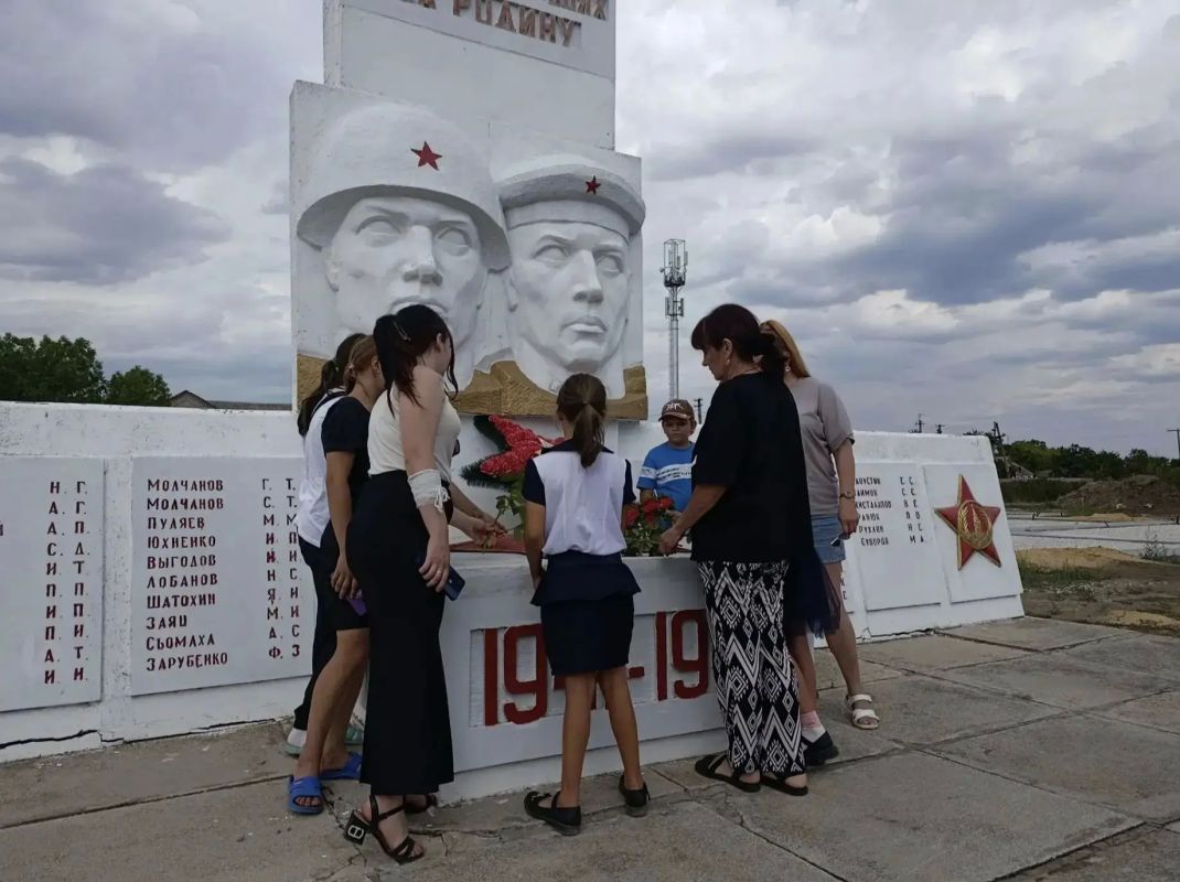 Семёновский сельский Дом культуры провел памятные мероприятия, посвящённые Дню Победы над милитаристской Японией и окончанию Второй мировой войны Семёновский сельский Дом культуры провел памятные мероприятия, посвящённые Дню Победы над милитаристской Японией и окончанию Второй мировой войны
