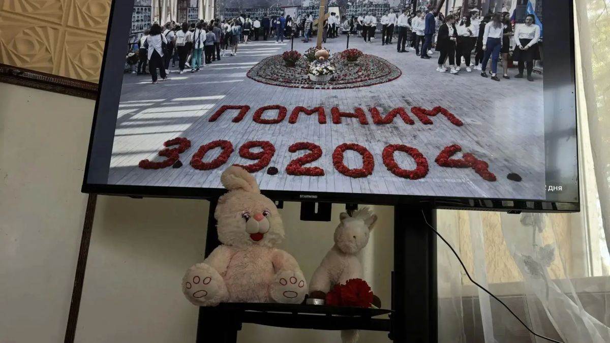В Дмитровском сельском доме культуры прошло памятное мероприятие, посвящённое трагедии в Беслане В Дмитровском сельском доме культуры прошло памятное мероприятие, посвящённое трагедии в Беслане