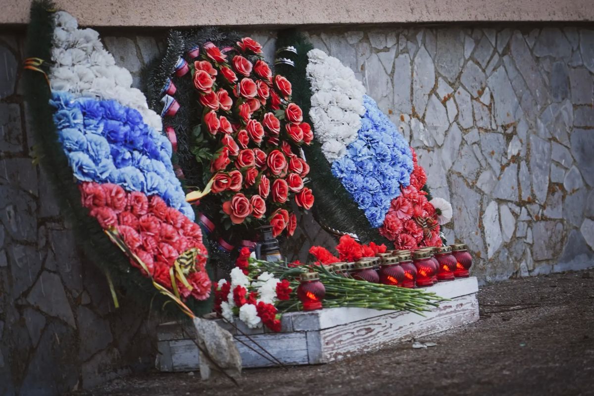 Помним наших героев. В преддверии Дня Победы над милитаристской Японией и окончанию Второй мировой войны молодёжь Херсонщины вместе с руководством и представителями министерства молодёжной политики почтили память героев... Помним наших героев. В преддверии Дня Победы над милитаристской Японией и окончанию Второй мировой войны молодёжь Херсонщины вместе с руководством и представителями министерства молодёжной политики почтили память героев...