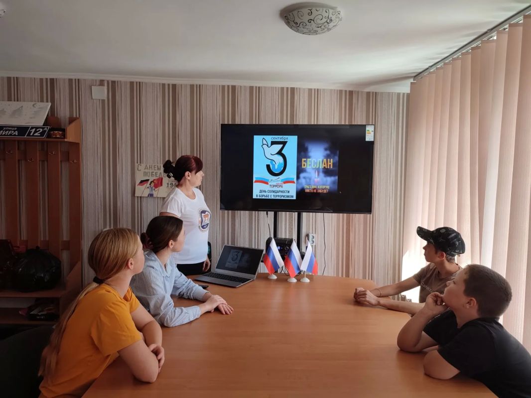 Память о Беслане: урок сострадания и ответственности в селе Долинское В сельском Доме культуры села Долинское состоялось памятное мероприятие, посвящённое трагическим событиям с 1 по 3 сентября в Беслане. Для детей была... Память о Беслане: урок сострадания и ответственности в селе Долинское В сельском Доме культуры села Долинское состоялось памятное мероприятие, посвящённое трагическим событиям с 1 по 3 сентября в Беслане. Для детей была...