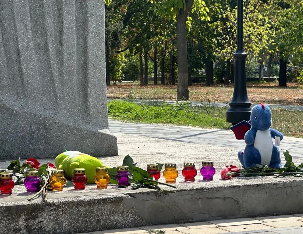 В День солидарности в борьбе с терроризмом, вместе с главой Генического округа Херсонской области Юлией Семякиной, заместителем Председателя Правительства Сергеем Николаевичем Черевко и заместителем губернатора Херсонской... В День солидарности в борьбе с терроризмом, вместе с главой Генического округа Херсонской области Юлией Семякиной, заместителем Председателя Правительства Сергеем Николаевичем Черевко и заместителем губернатора Херсонской...