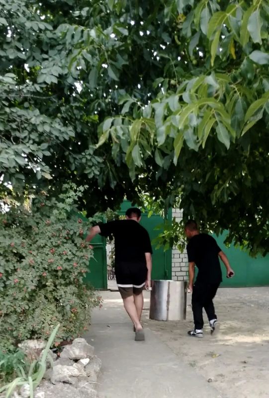 Активисты ТОС «Мечта» помогают жителям Каховки с доставкой воды Активисты ТОС «Мечта» помогают жителям Каховки с доставкой воды