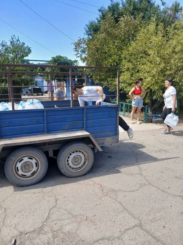 Тонну питьевой воды при поддержке сенатора Игоря Кастюкевича доставили в Генический округ