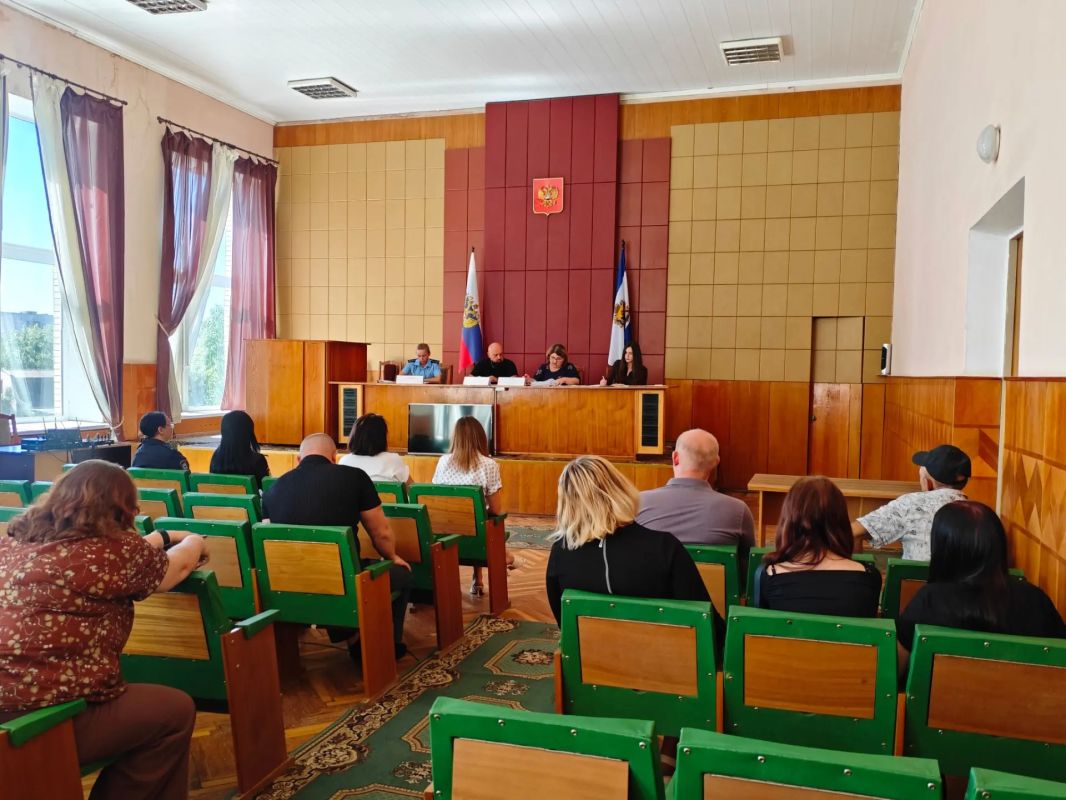 В Администрации Новотроицкого муниципального округа прошло очередное заседание комиссии по делам несовершеннолетних и защите их прав В Администрации Новотроицкого муниципального округа прошло очередное заседание комиссии по делам несовершеннолетних и защите их прав