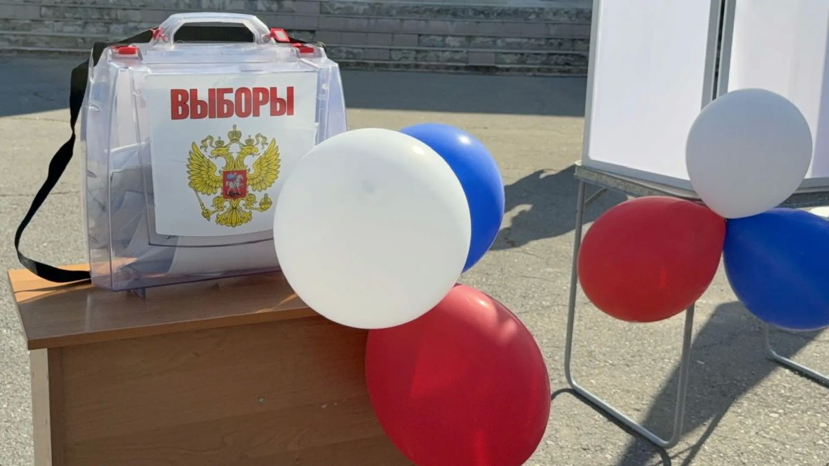 В Азовском началось досрочное голосование В Азовском началось досрочное голосование
