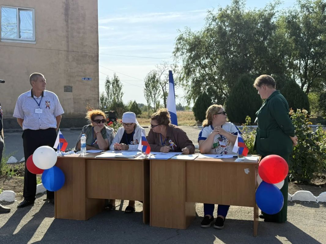 В Азовском началось досрочное голосование В Азовском началось досрочное голосование