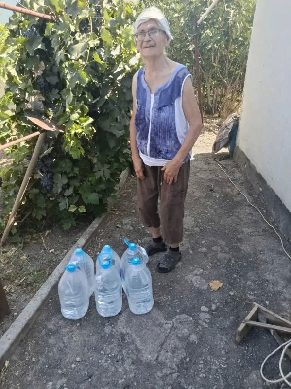 Тонну питьевой воды при поддержке сенатора Игоря Кастюкевича доставили в Генический округ Тонну питьевой воды при поддержке сенатора Игоря Кастюкевича доставили в Генический округ