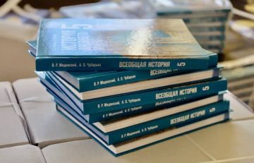 Энвер Абдураимов: Мордовия передала школам Каланчакского округа более 2,6 тысячи новых учебников