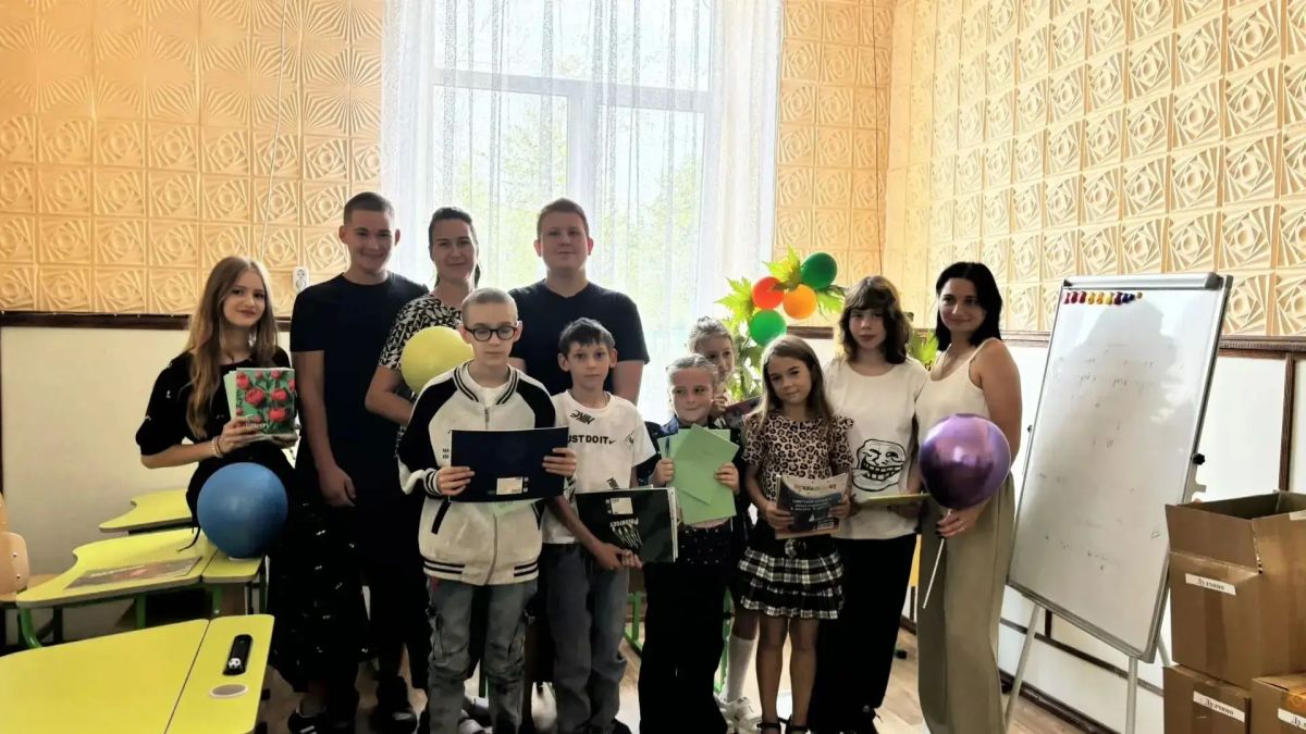 Работники культуры села Дмитровка поздравили школьников с началом учебного года Работники культуры села Дмитровка поздравили школьников с началом учебного года
