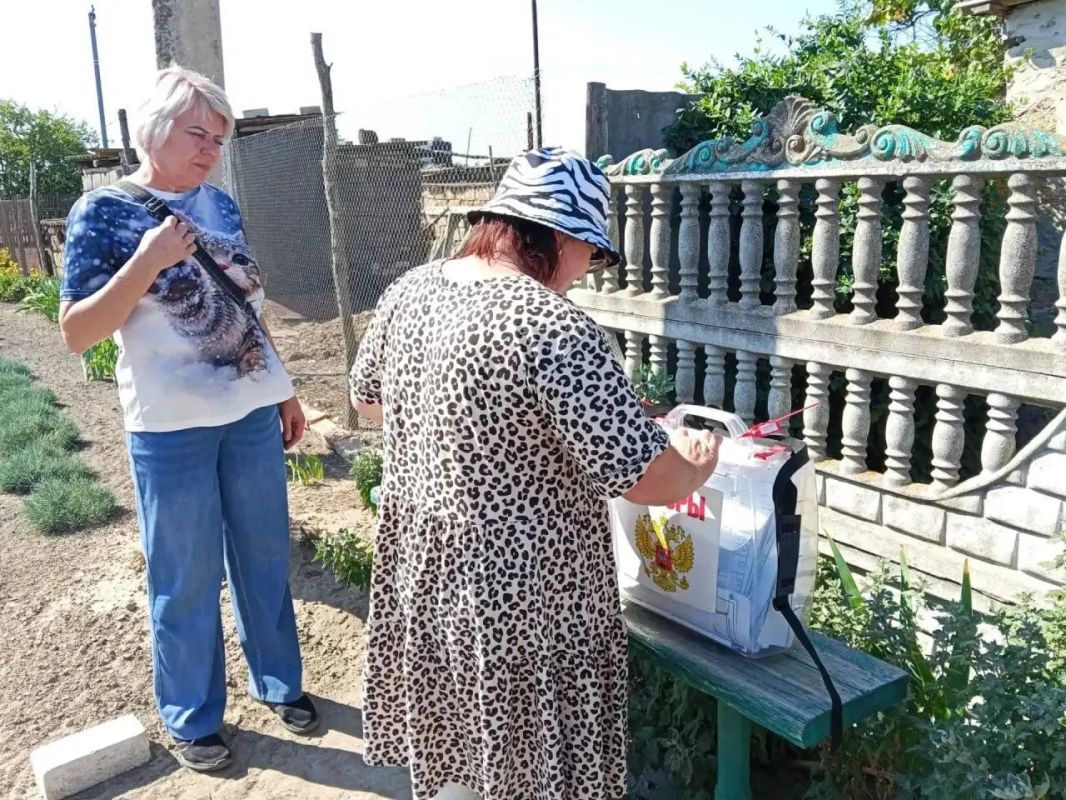 Жители Голопристанского округа участвуют в досрочном голосовании на выборах депутатов Госдумы Жители Голопристанского округа участвуют в досрочном голосовании на выборах депутатов Госдумы