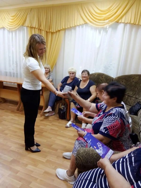 Финансовая безопасность — в приоритете: банк навестил подопечных Чаплинского центра соцобслуживания Финансовая безопасность — в приоритете: банк навестил подопечных Чаплинского центра соцобслуживания