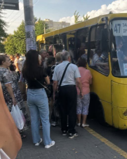 Наземный транспорт в Киеве практически остановился Наземный транспорт в Киеве практически остановился
