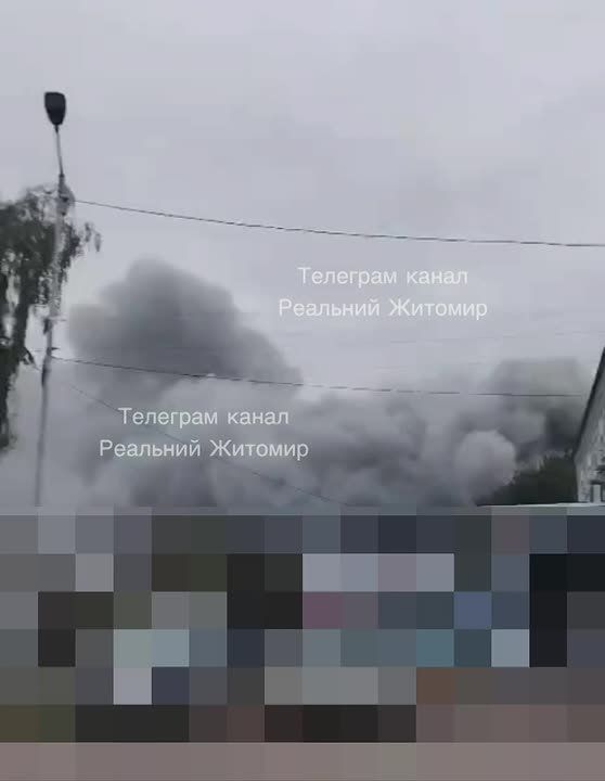 Видео масштабного пожара после прилёта по терминалу "Новой почты" в Житомире