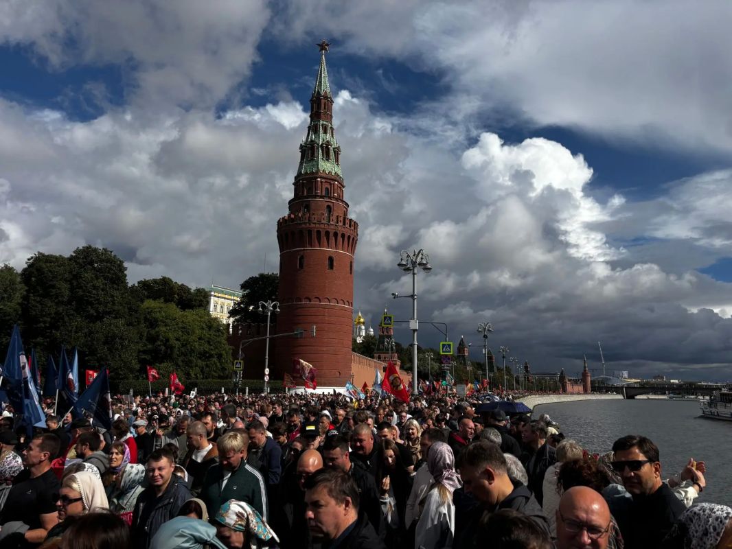 ЭКСКЛЮЗИВ С молитвой под зонтиком ЭКСКЛЮЗИВ С молитвой под зонтиком