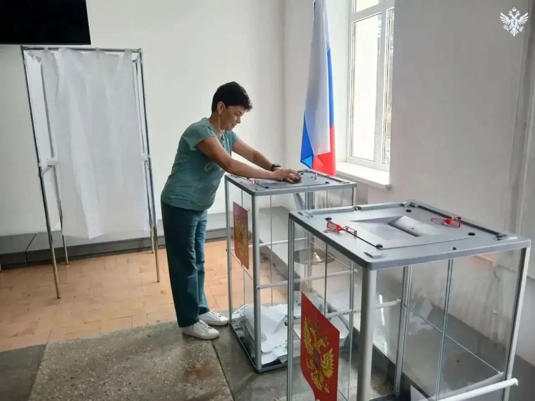 «Всё организовано отлично»: наблюдатель из Аскании-Нова рассказала о ходе досрочного голосования «Всё организовано отлично»: наблюдатель из Аскании-Нова рассказала о ходе досрочного голосования