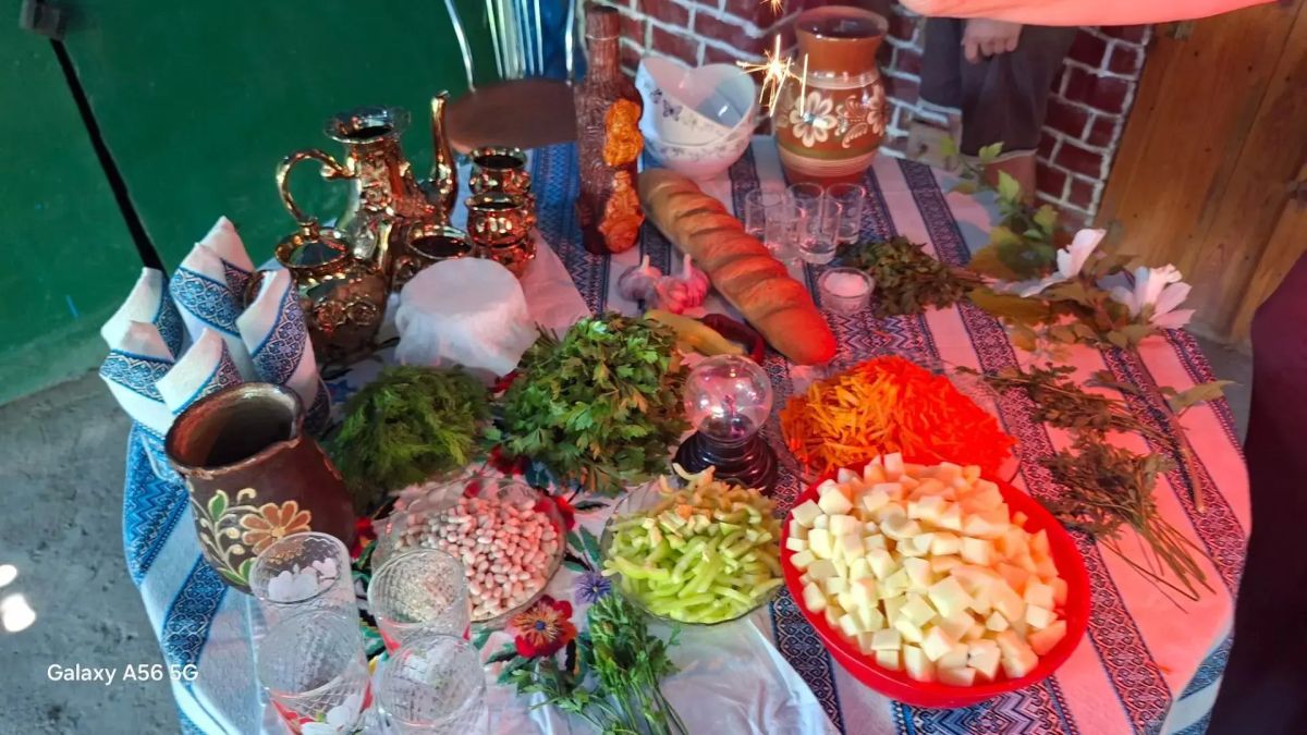 В Чернянке прошёл мастер-класс по приготовлению царского борща В Чернянке прошёл мастер-класс по приготовлению царского борща