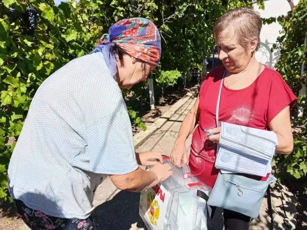 В Херсонской области продолжается досрочное голосование на выборах в Госдуму РФ В Херсонской области продолжается досрочное голосование на выборах в Госдуму РФ