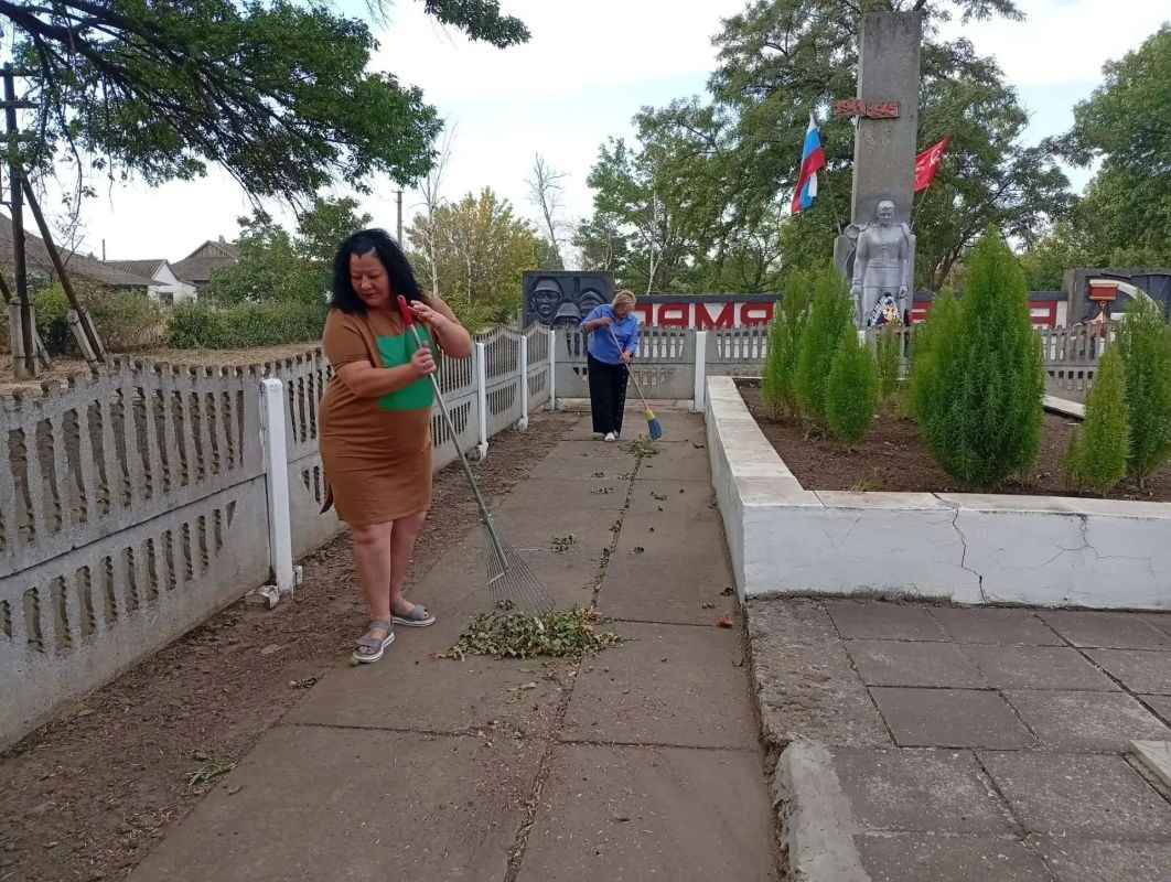В Фёдоровке прошел субботник "Никто не забыт, ничто не забыто" В Фёдоровке прошел субботник "Никто не забыт, ничто не забыто"