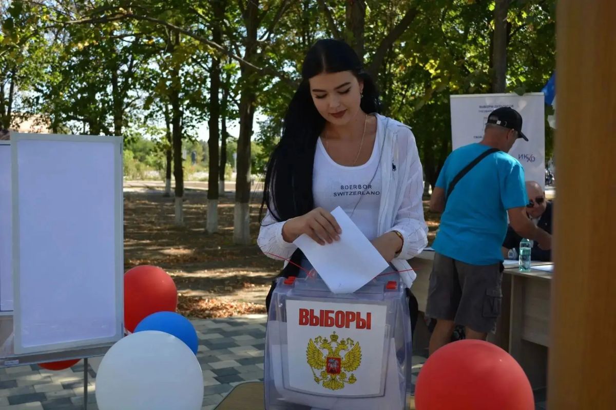 Жители Нижнесерогозского муниципального округа приходят голосовать на выборах депутатов Государственной Думы, чтобы округ процветал, а регион становился лучше Жители Нижнесерогозского муниципального округа приходят голосовать на выборах депутатов Государственной Думы, чтобы округ процветал, а регион становился лучше