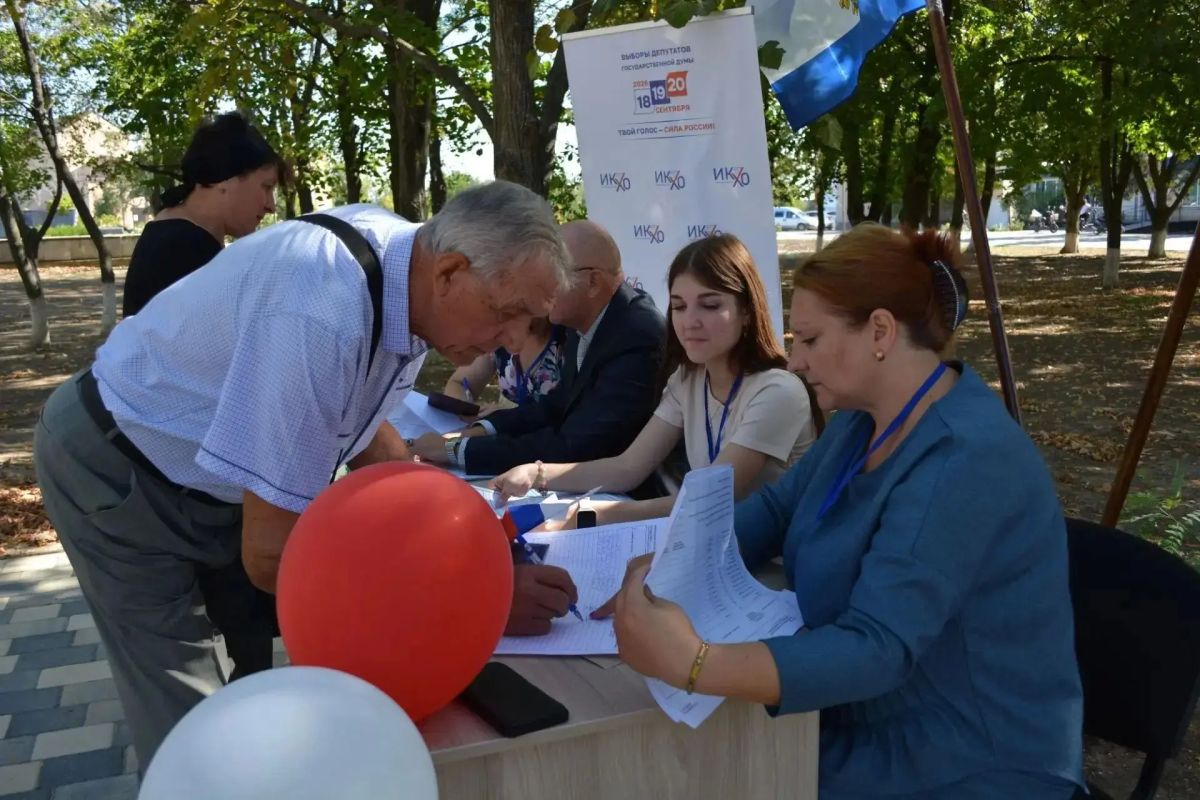 Жители Нижнесерогозского муниципального округа приходят голосовать на выборах депутатов Государственной Думы, чтобы округ процветал, а регион становился лучше Жители Нижнесерогозского муниципального округа приходят голосовать на выборах депутатов Государственной Думы, чтобы округ процветал, а регион становился лучше
