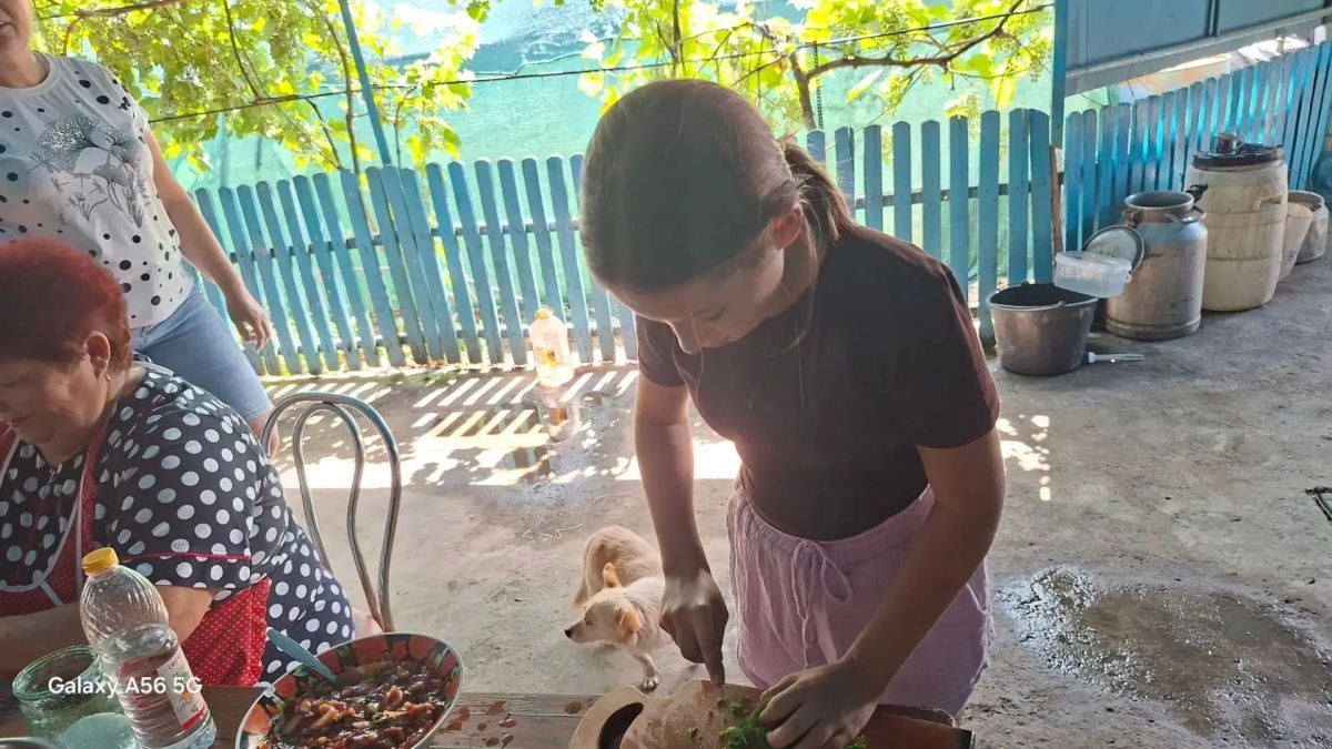 В Чернянке прошёл мастер-класс по приготовлению царского борща В Чернянке прошёл мастер-класс по приготовлению царского борща