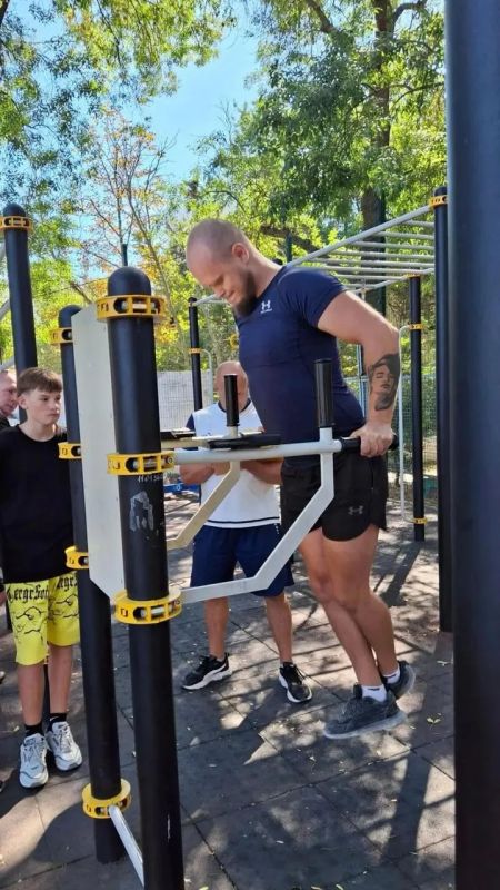 В центре Скадовска на площадке ГТО прошел спортивный праздник, объединивший три поколения В центре Скадовска на площадке ГТО прошел спортивный праздник, объединивший три поколения