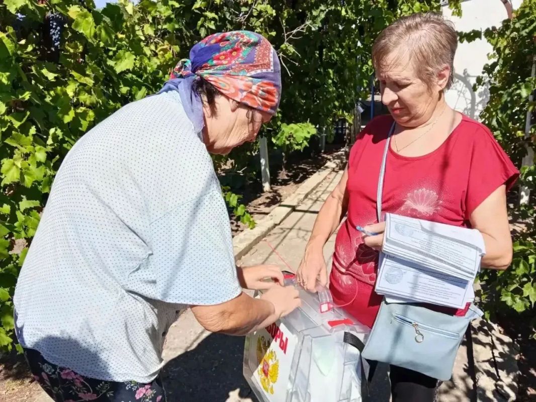 В Херсонской области продолжается досрочное голосование на выборах депутатов Госдумы РФ В Херсонской области продолжается досрочное голосование на выборах депутатов Госдумы РФ