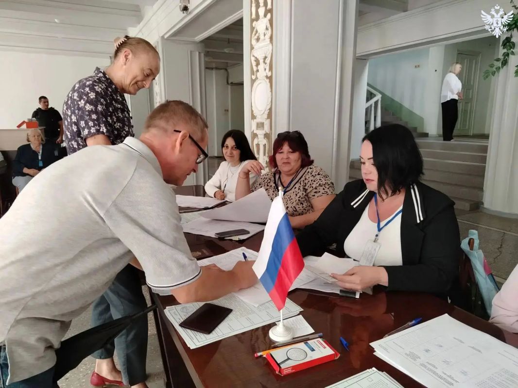 «Всё организовано отлично»: наблюдатель из Аскании-Нова рассказала о ходе досрочного голосования «Всё организовано отлично»: наблюдатель из Аскании-Нова рассказала о ходе досрочного голосования