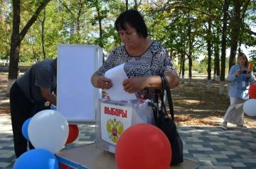 Голосование в условиях близости к фронту: в Новой Каховке проходит досрочное голосование
