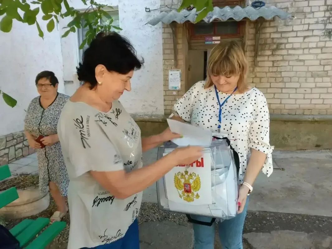 В Херсонской области продолжается досрочное голосование на выборах депутатов Госдумы РФ В Херсонской области продолжается досрочное голосование на выборах депутатов Госдумы РФ