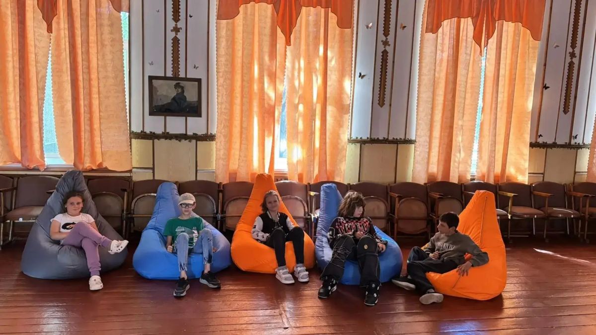 В Дмитровском сельском Доме культуры дети интересно и с пользой проводят время В Дмитровском сельском Доме культуры дети интересно и с пользой проводят время
