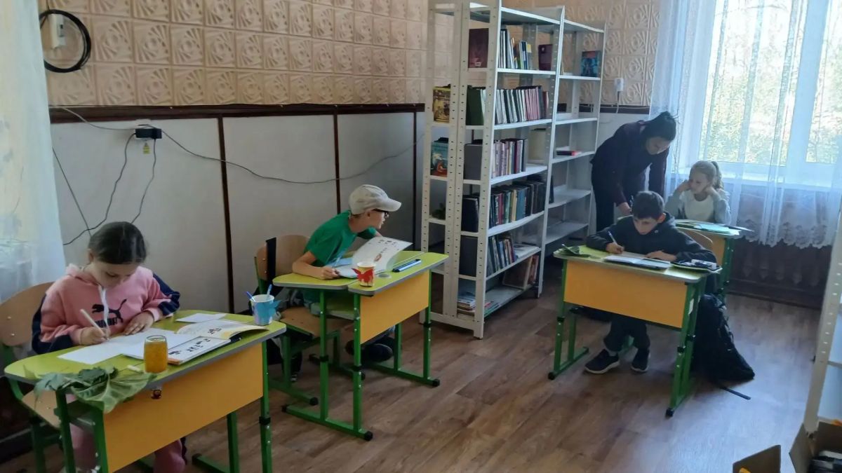 В Дмитровском сельском Доме культуры дети интересно и с пользой проводят время В Дмитровском сельском Доме культуры дети интересно и с пользой проводят время