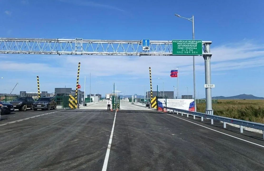 Россия и КНДР открыли первый автомобильный мост