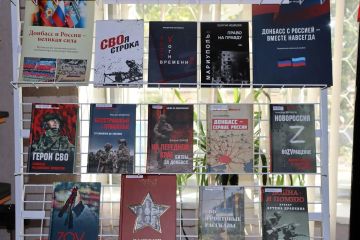 В Новотроицком открылась книжная выставка «В объективе — победители»