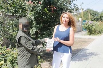 Память в каждой странице: Книга «Моя Новороссия» передана офицеру Росгвардии Херсонской области