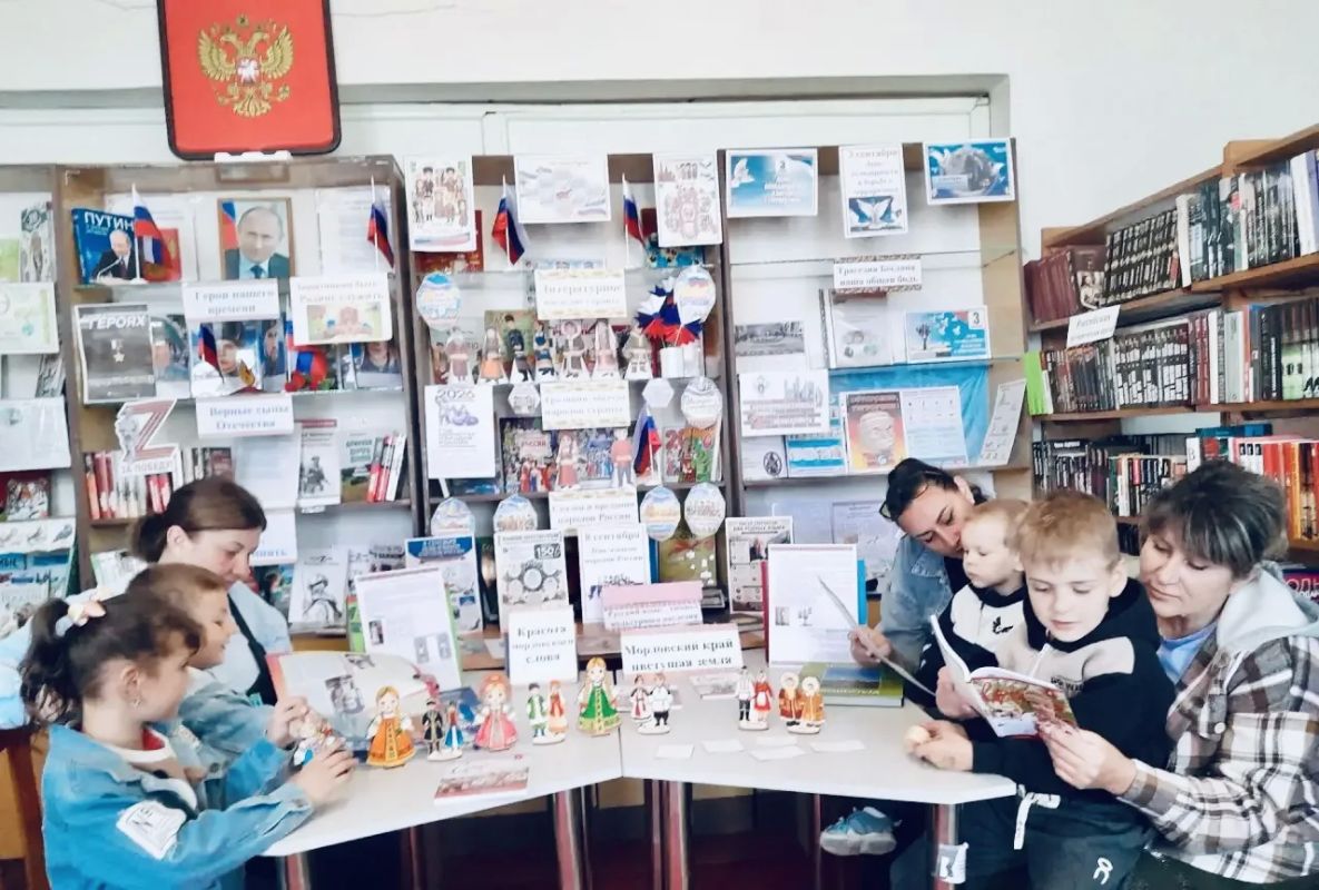 Язык — душа народа!. Сегодня, 8 сентября, в Александровской библиотеке состоялось тематическое мероприятие, посвящённое многообразию языков народов нашей страны Язык — душа народа!. Сегодня, 8 сентября, в Александровской библиотеке состоялось тематическое мероприятие, посвящённое многообразию языков народов нашей страны