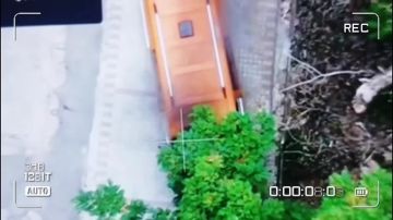 На Херсонском направлении ВСУ используют гражданские и гуманитарные транспортные средства — маршрутки и кареты скорой помощи — для прикрытия военных нужд