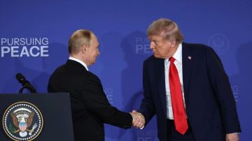 Путин и Трамп обсудили по телефону пути урегулирования конфликта на Украине